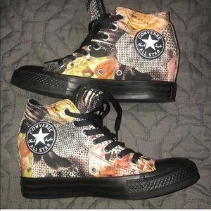 💐Gently used Floral Converse💐